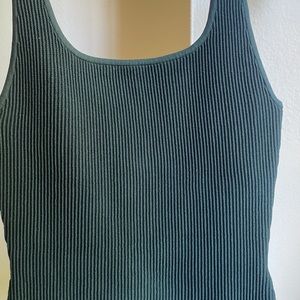 Babaton Aritzia Ribbed tank